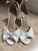 Damen Sandalen weiss Grösse 37 mit Schleife guter Zustand