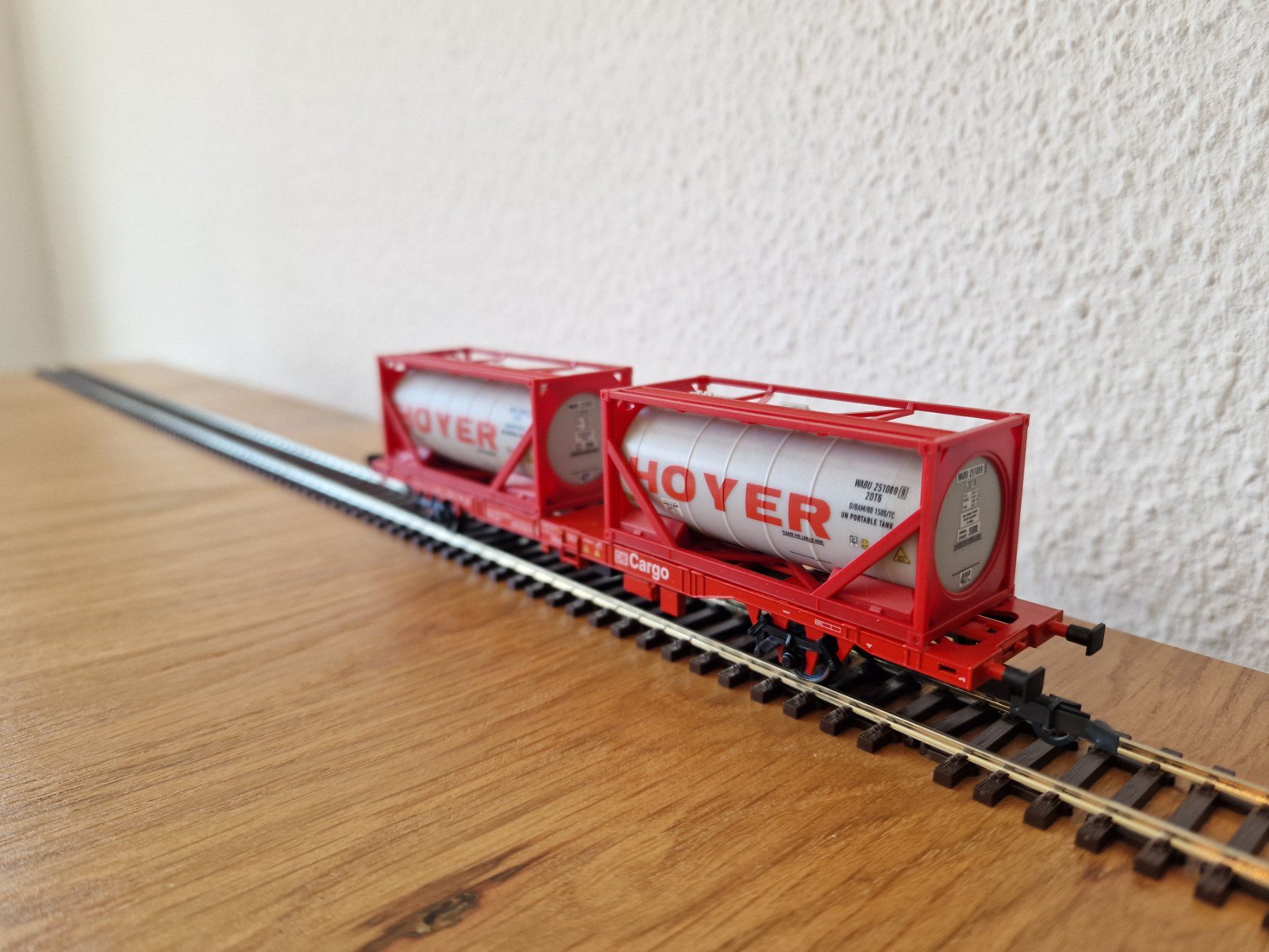Märklin Modellini di ferrovie: DB Containerwagen mit 2 Hoyer Container H0 – Usato da Matten b. Interlaken venduto da lor_hr9w 2