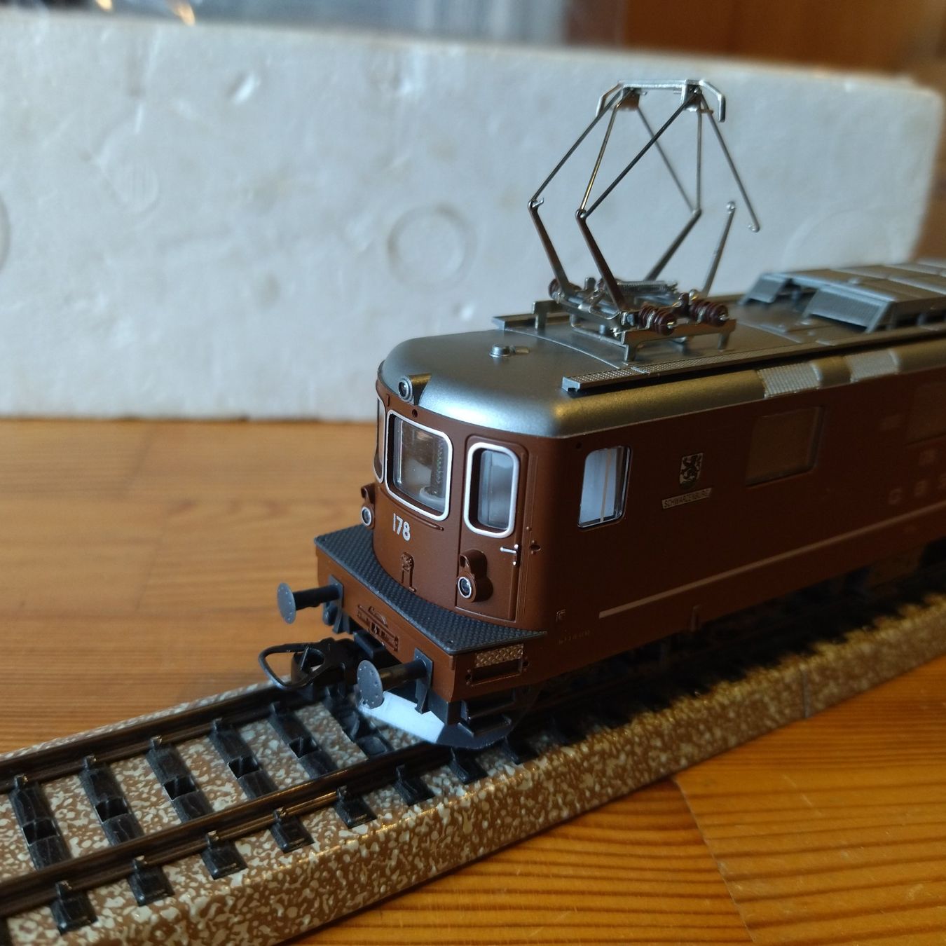 Lima Modelleisenbahnen: Lima E-Lok Re 4/4 (834) – Gebraucht aus Basel von BeanieUp 2