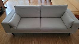 graues Sofa, 215 cm Breit