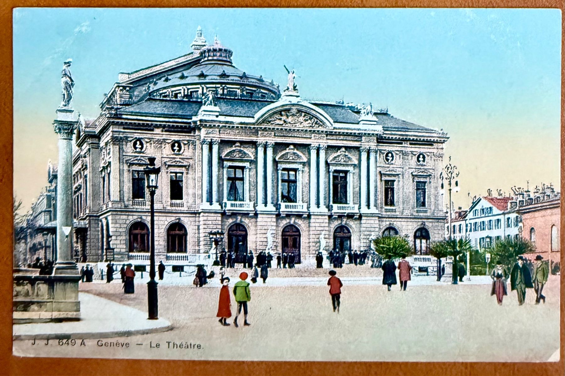 Cartoline postali: Genève - Animation devant le Théâtre – Usato da Lutry venduto da Ediego