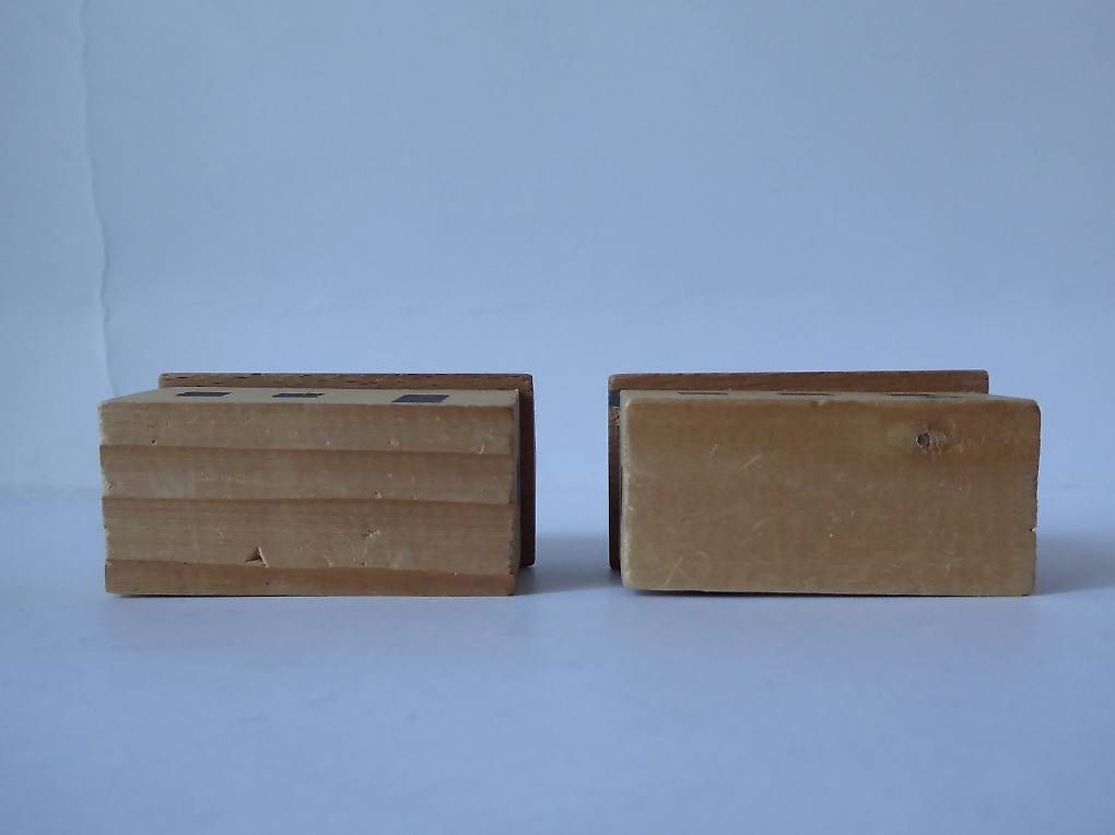 Giocattoli: 2 schöne Holz Häuser, 6,5cm lang – Usato da Turbenthal venduto da Nautop 2