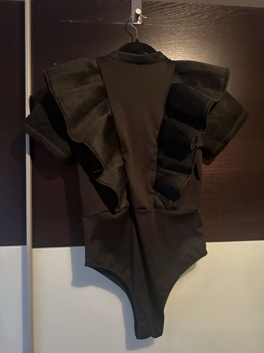 Camicette: Schwarzer Body mit Rüschen, Gr. 40, neu! – Nuovo e nell'imballaggio originale da Altendorf venduto da Eastwick4 7
