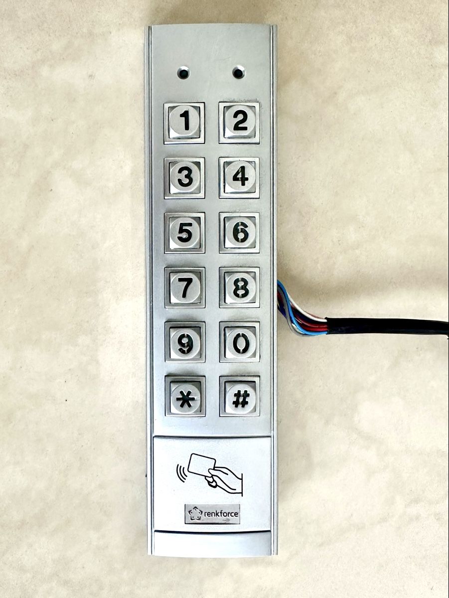 Schlösser: Renkforce Transponder-Codeschloss 2-Kanal IP65 – Gebraucht aus Emmenbrücke von Appophis 1