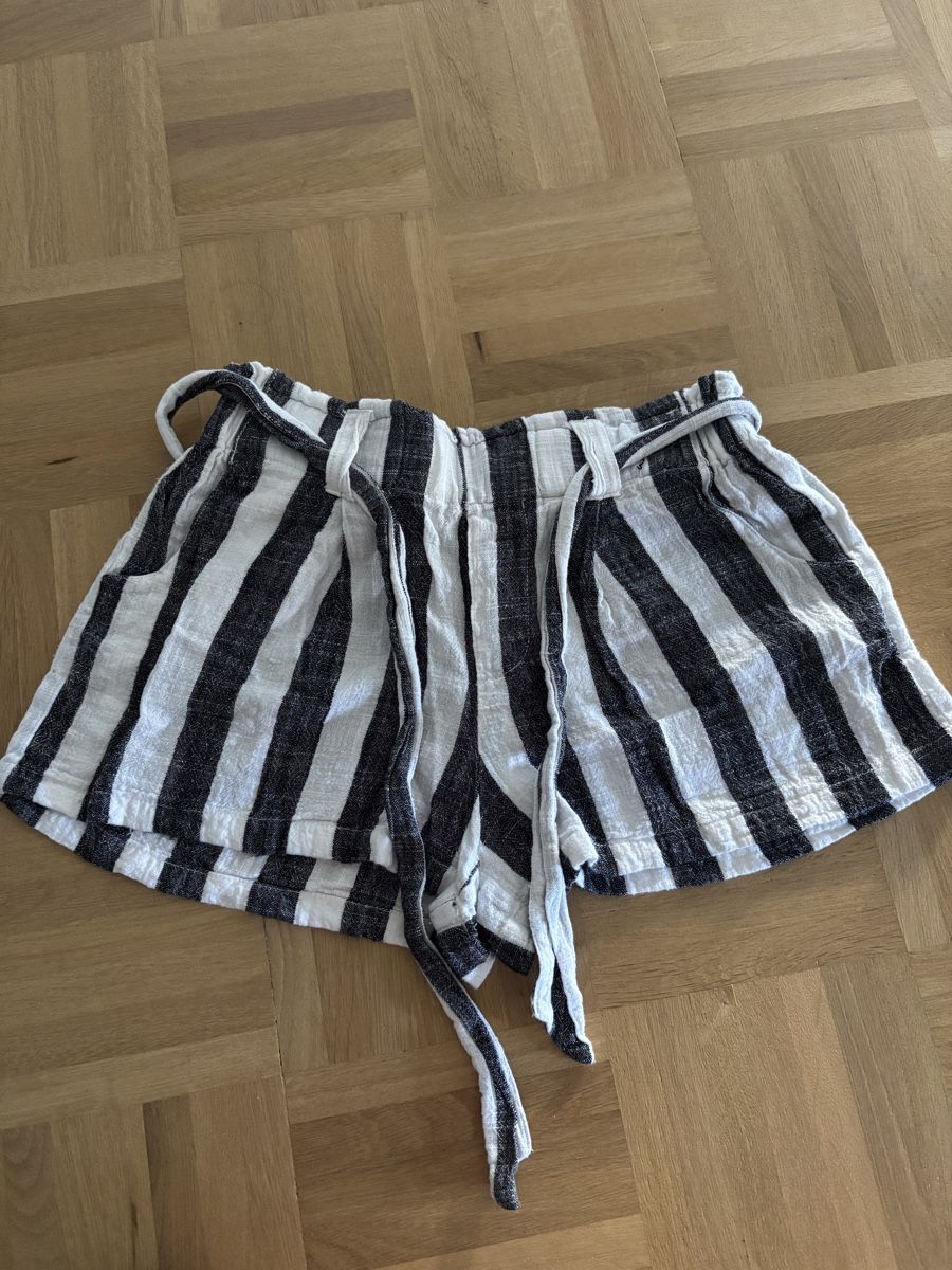 Zebra Pantaloni: Kurze Hosen / Hot Pants – Usato da Basel venduto da rebecca_b