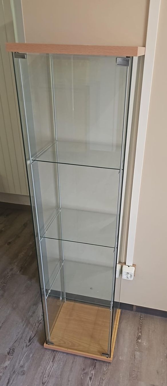 Vitrines: Glasvitrine – D'occasion à Walchwil par phi_wpp6 1