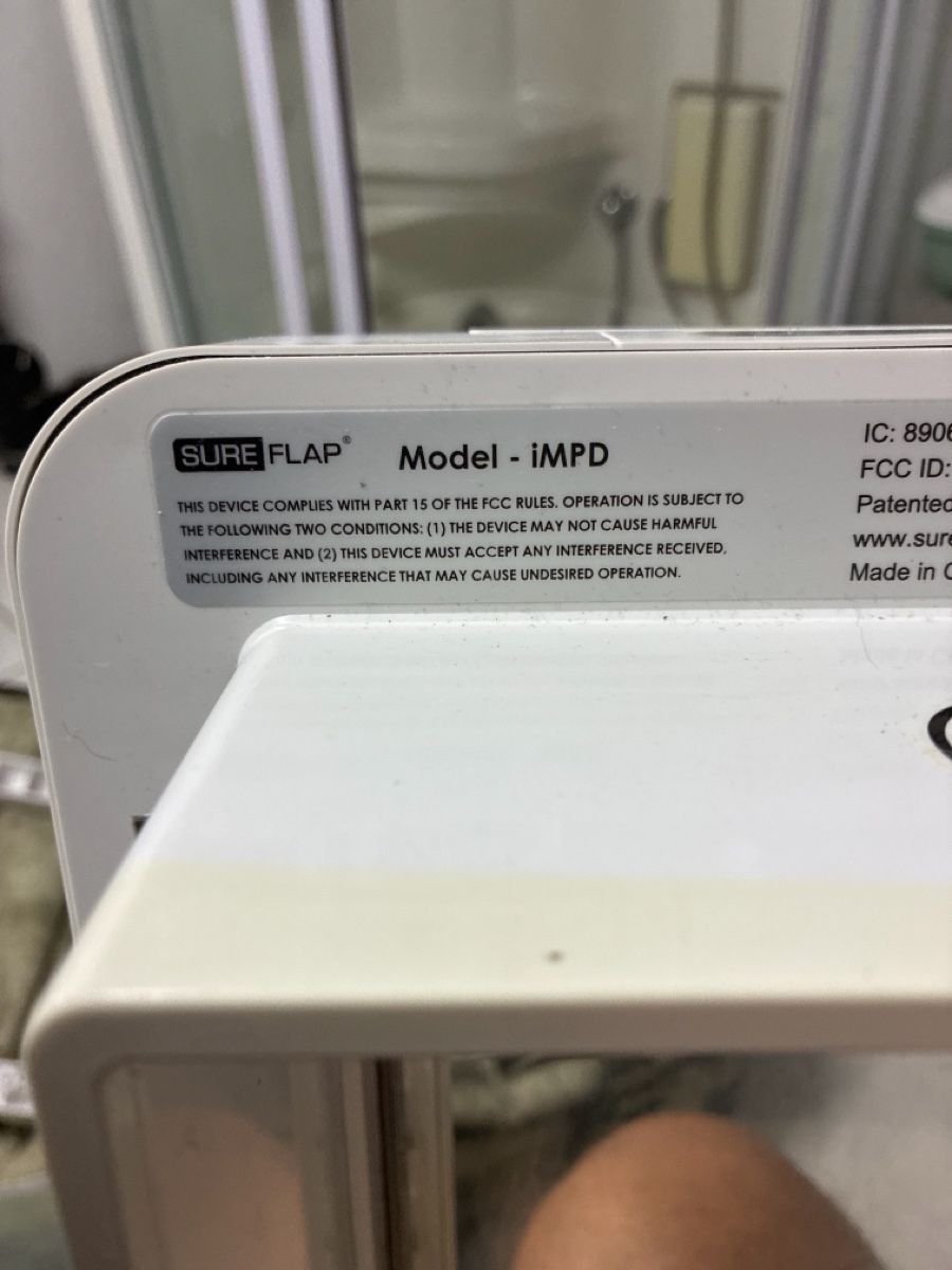 Chatières: SureFlap Mikrochip Haustierklappe Connect (Modell iMPD) – D'occasion à Herzogenbuchsee par Vtx18 2
