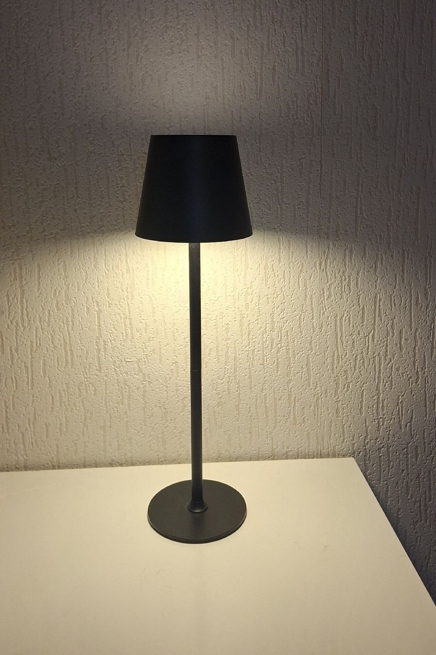 Lampade: Lampe de table LED design noir. – Usato da Genève venduto da pau_tnd9