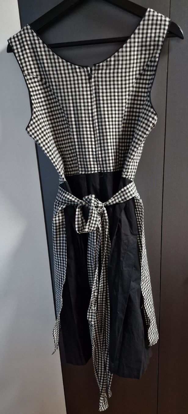 Kleider: Dirndl gr 42 – Gebraucht aus Chur von car_5clc 2