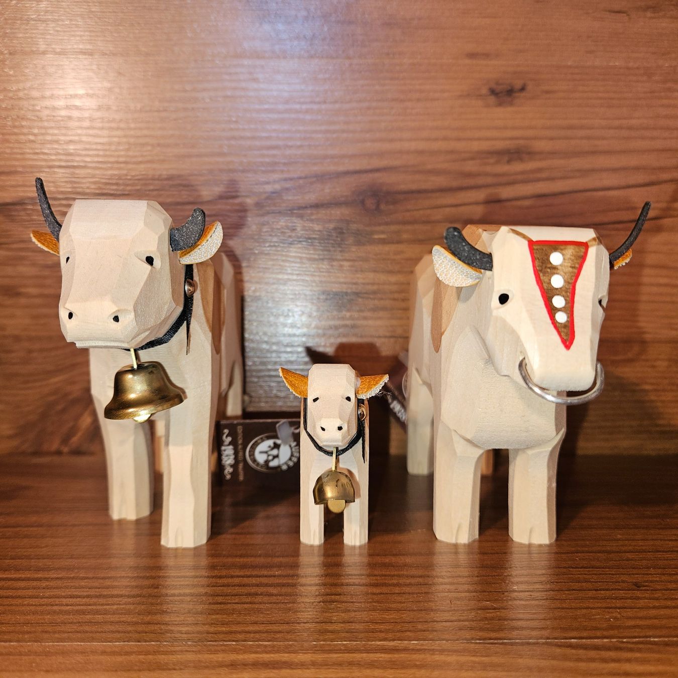 Trauffer Giocattoli: 3 Holzfiguren Kuh, Kalb und Stier – Nuovo (secondo la descrizione) da Reichenbach i. K. venduto da ANiZu83 1