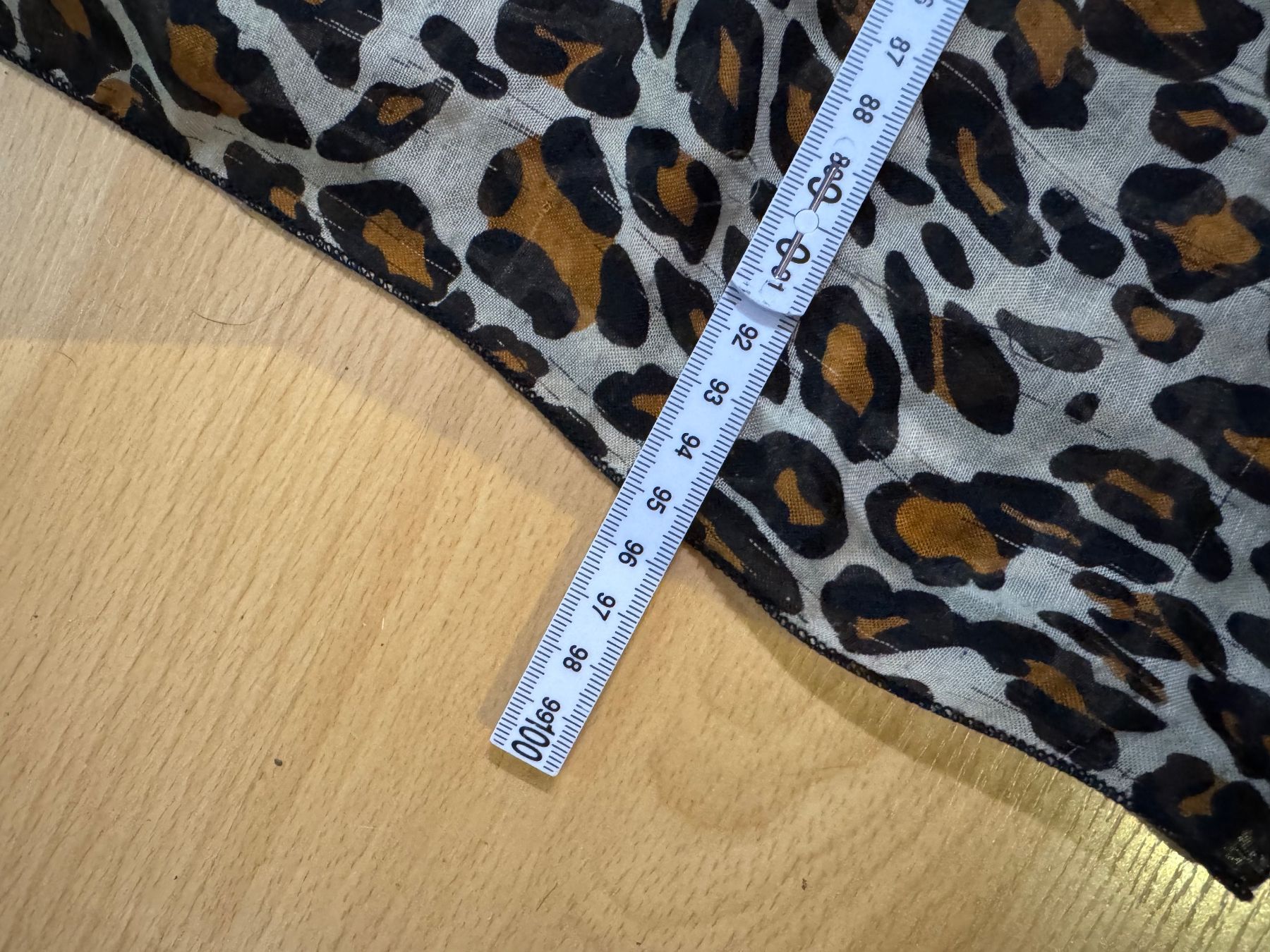 H&M Foulard & Sciarpe: Schal mit Leopardenmuster von H&M – Usato da Grosswangen venduto da shoes.bags.and.co 2
