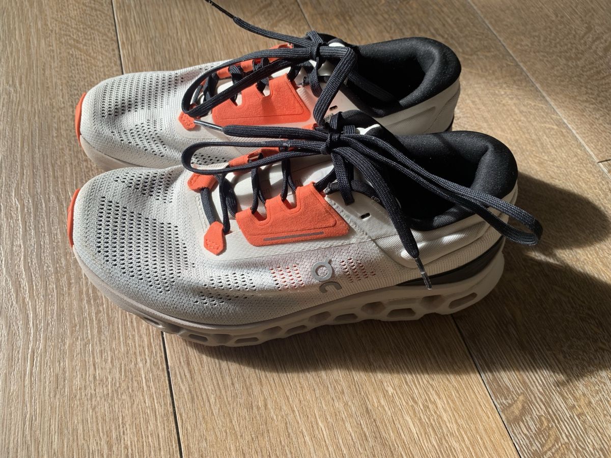 On Scarpe da donna: On Running Cloudsurfer shoes white orange – Nuovo (secondo la descrizione) da Crans VS venduto da ann_q8b7