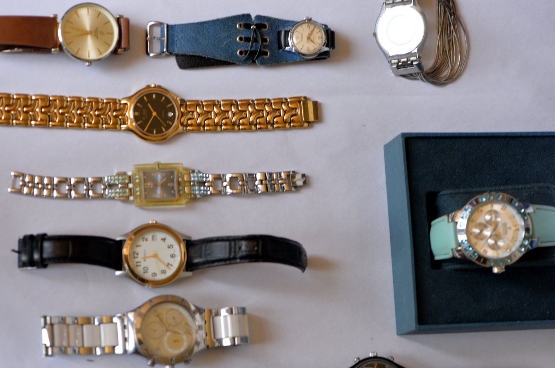 Uhren: Lot de 27 montres diverses plus ou moins défectueuses – Defekt aus Neuchâtel von Neuchatel 2