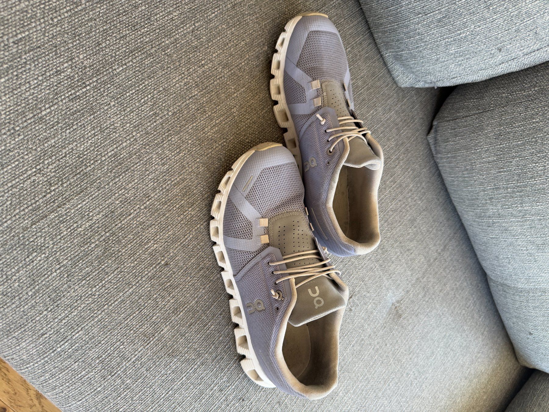 Scarpe da donna: On running Cloud 6 – Usato da Basel venduto da seyifou