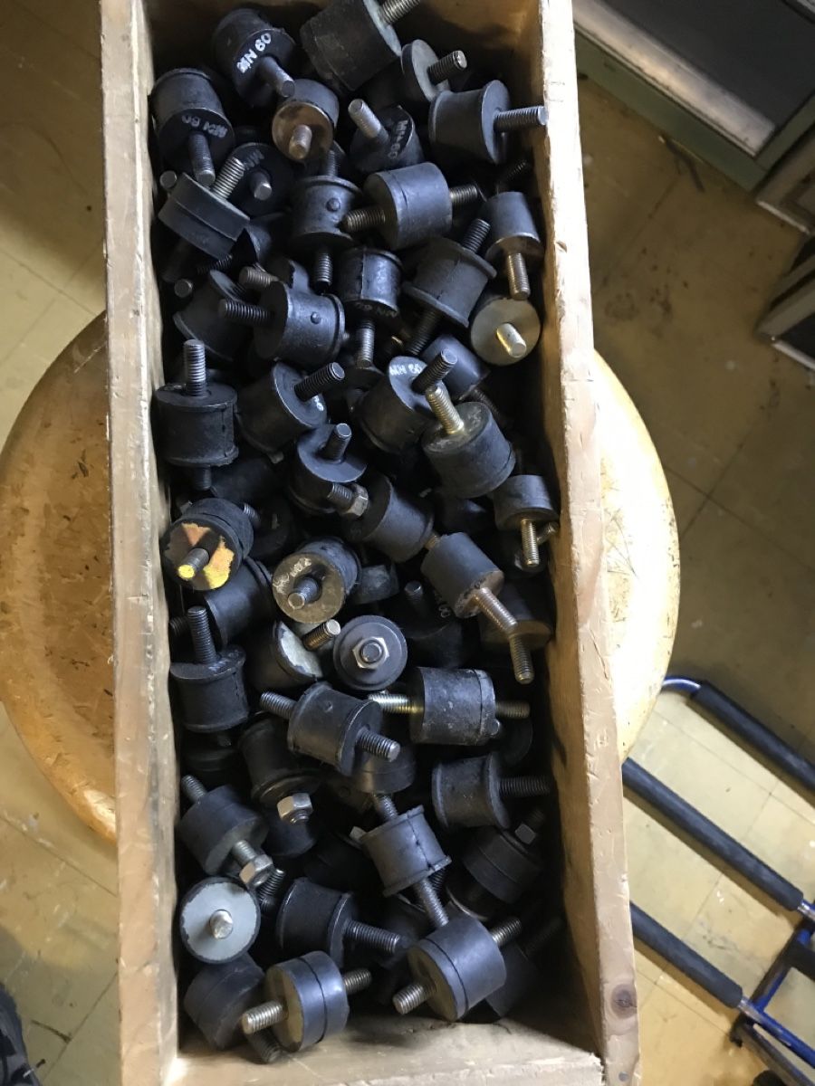 Eisenwaren: Silentblock par lot: 120 pieces ou moins – Gebraucht aus Onex von KB5149 2