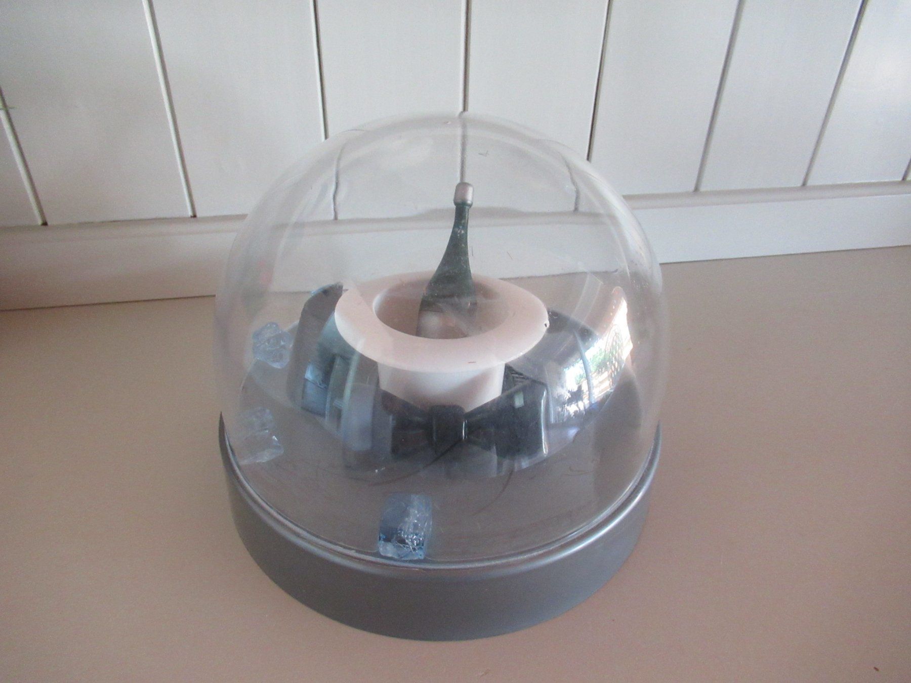 Figuren: Champagne Grosse  Schneekugel  Snowglobe Snowdome  Alt – Gebraucht aus Trimbach von donlyn 4