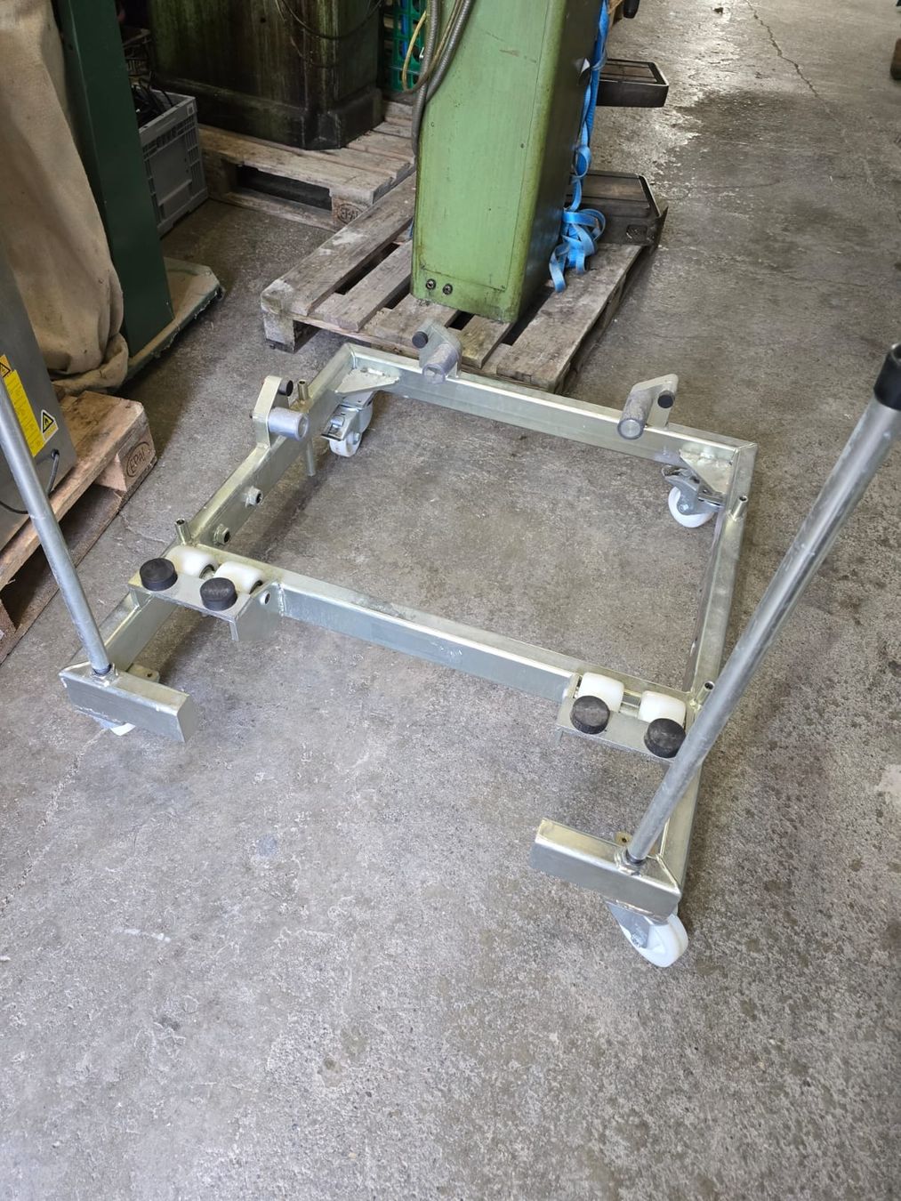 Valigie & Borse: Robuster Transportroller mit Lenkstange #227 – Usato da Wuppenau venduto da Gastro-Wuppenau 4