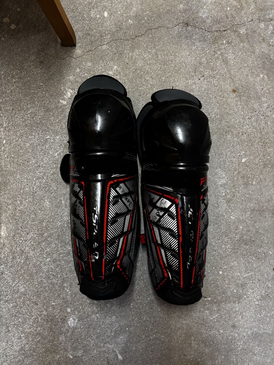 Ccm Schutz & Schoner: Schienbeinschoner CCM JR 30cm – Gebraucht aus Gossau SG von jakob5.342