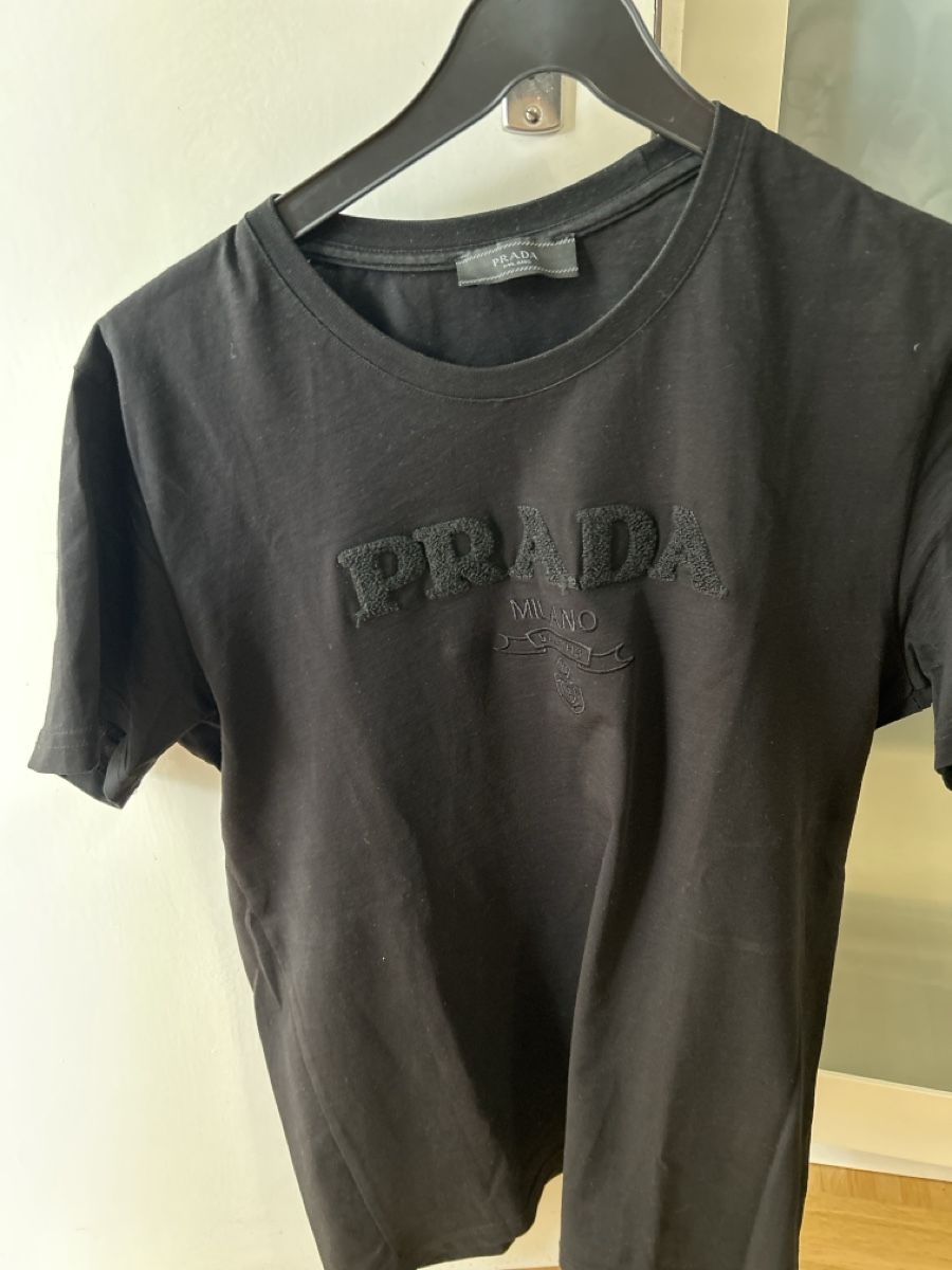 Prada T-shirt: T-Shirt Prada M – Usato da Oberdorf BL venduto da Luka02