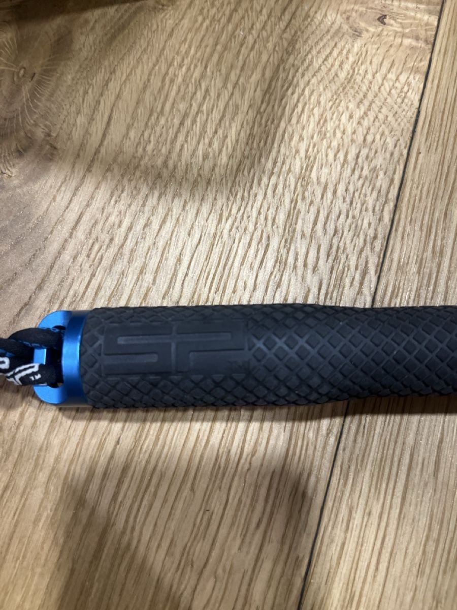 Supporti a parete: Actioncam Handgriff Stativ Schwarz mit Lanyard  – Usato da Toffen venduto da ann_l58m 1