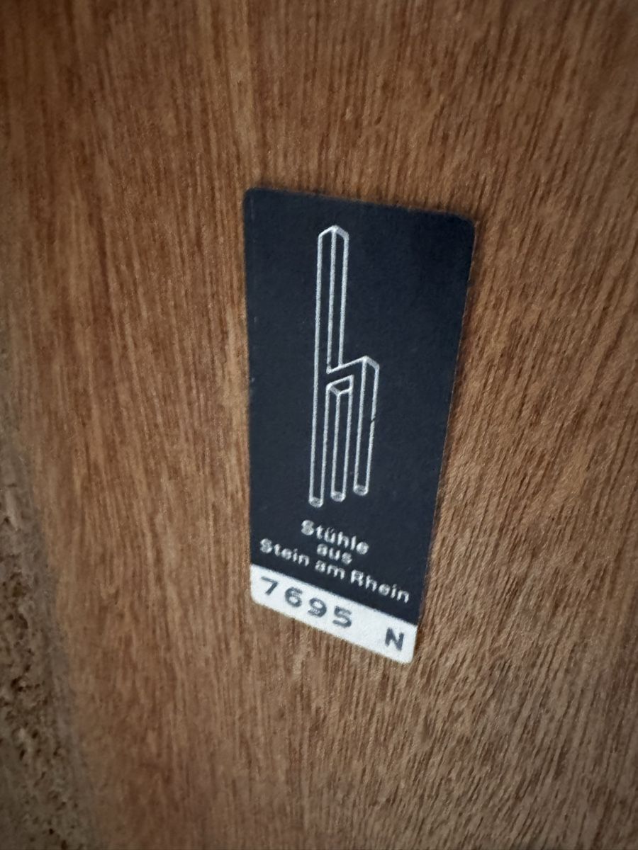Tische: quadratischer Tisch Holz olivgrün – Gebraucht aus Zürich von casual4 9