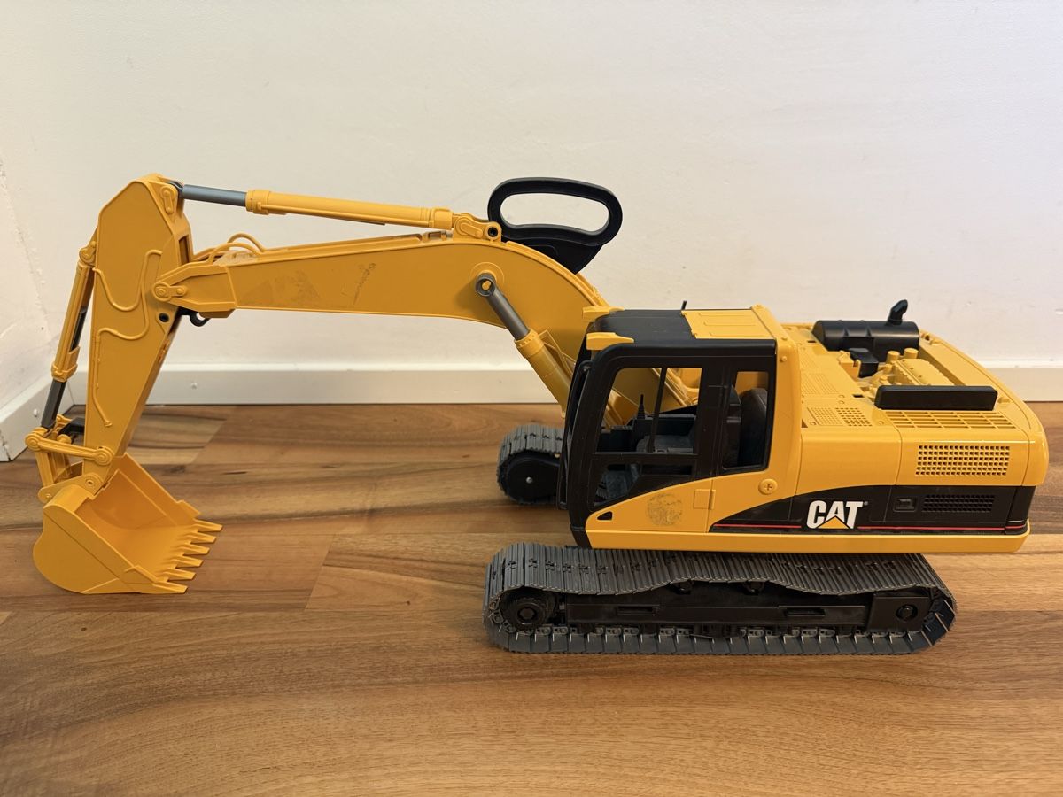 Bagger: Bruder CAT Bagger gelb – Gebraucht aus Zürich von oli_rbv6