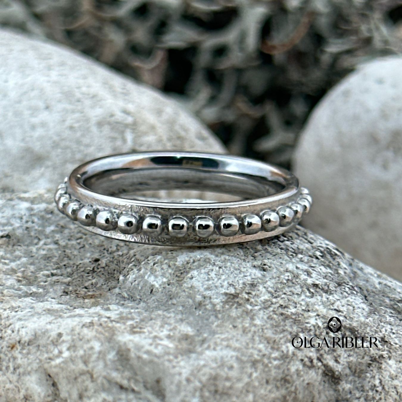 Olga Ribler Anelli: Edelstahl 4 mm  Ring genoppt,  Ringgrösse 56 – Nuovo (secondo la descrizione) da Luzern venduto da Schmuckoutlet 4