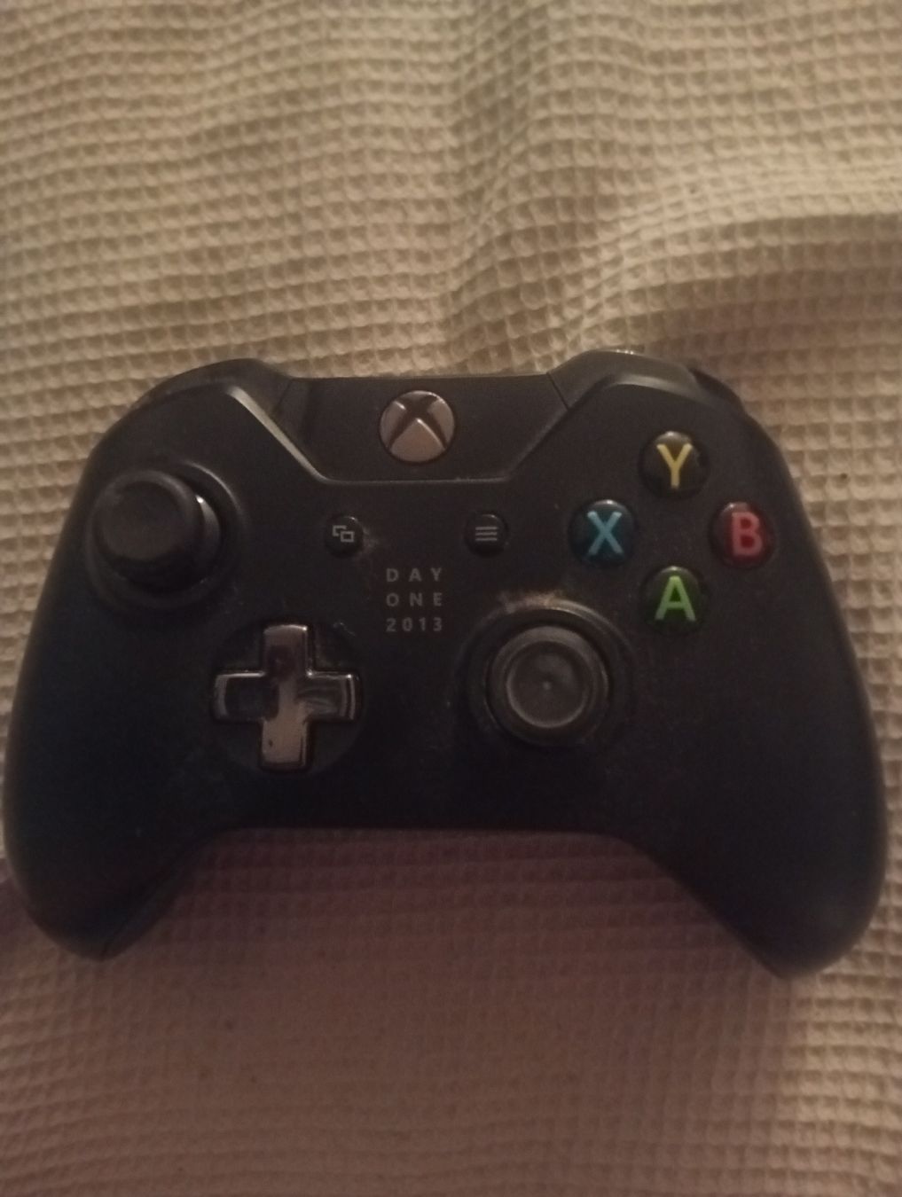 Microsoft Controller: Xbox One Controller Day One Edition 2013 gebraucht – Usato da Rickenbach Sulz venduto da dom_j6lz