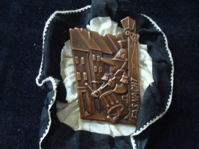 Placchette & Badge: Plakette Basel Zug Kupfer 1954 mit Rosette – Usato da Riehen venduto da Baerewaegli