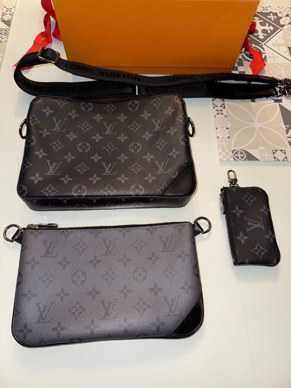Louis Vuitton Borse: Louis Vuitton Trio Messenger – Nuovo (secondo la descrizione) da Bonvillars venduto da sachakv 4