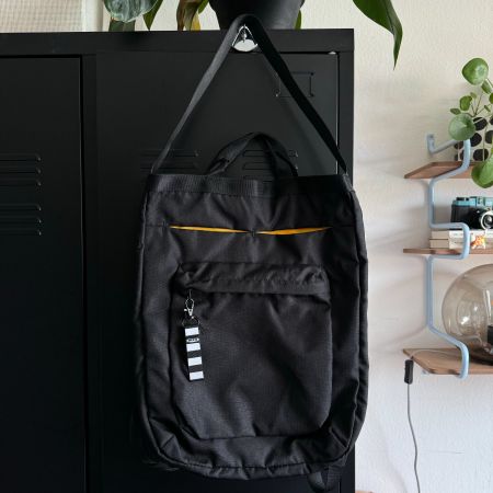 Schwarze Umhängetasche / Rucksack 2in1 neuwertig