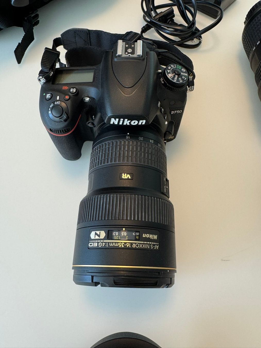 Nikon Kamera: Nikon D750 Set mit 3 Nikkor Ojektive – Gebraucht aus Sementina von tgian 1