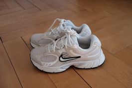Nike W V5 RNR Sneaker weiss beige
