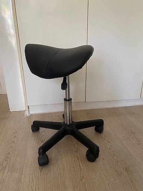 Sgabelli: tabouret ergonomique  en forme de selle de cheval – Usato da Paudex venduto da idefixe122