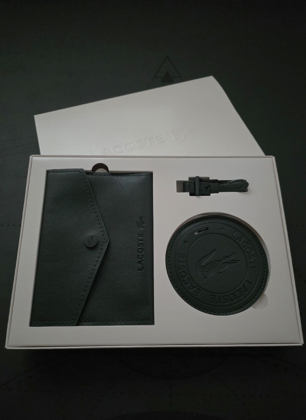 Lacoste Autres vêtements & accessoires: LACOSTE Passetui & Kofferbeschriftungsetuu – Neuf avec emballage d'origine à Rothenthurm par Guss1