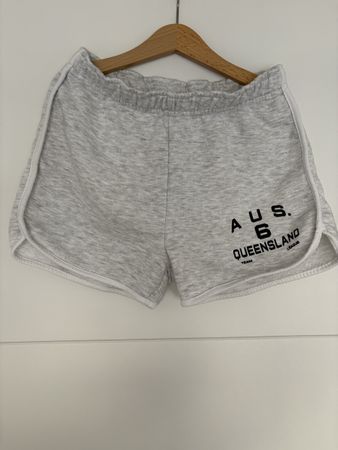 Kurze Hosen Mädchen Gr. 140 (ZARA)