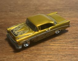 Hot Wheels Chevrolet Bel Air gold Flammen Modellauto
