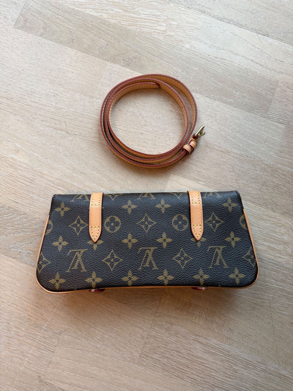 Louis Vuitton Borse da donna: Pochette Louis Vuitton Monogram – Usato da Hauterive NE venduto da mwueth 1
