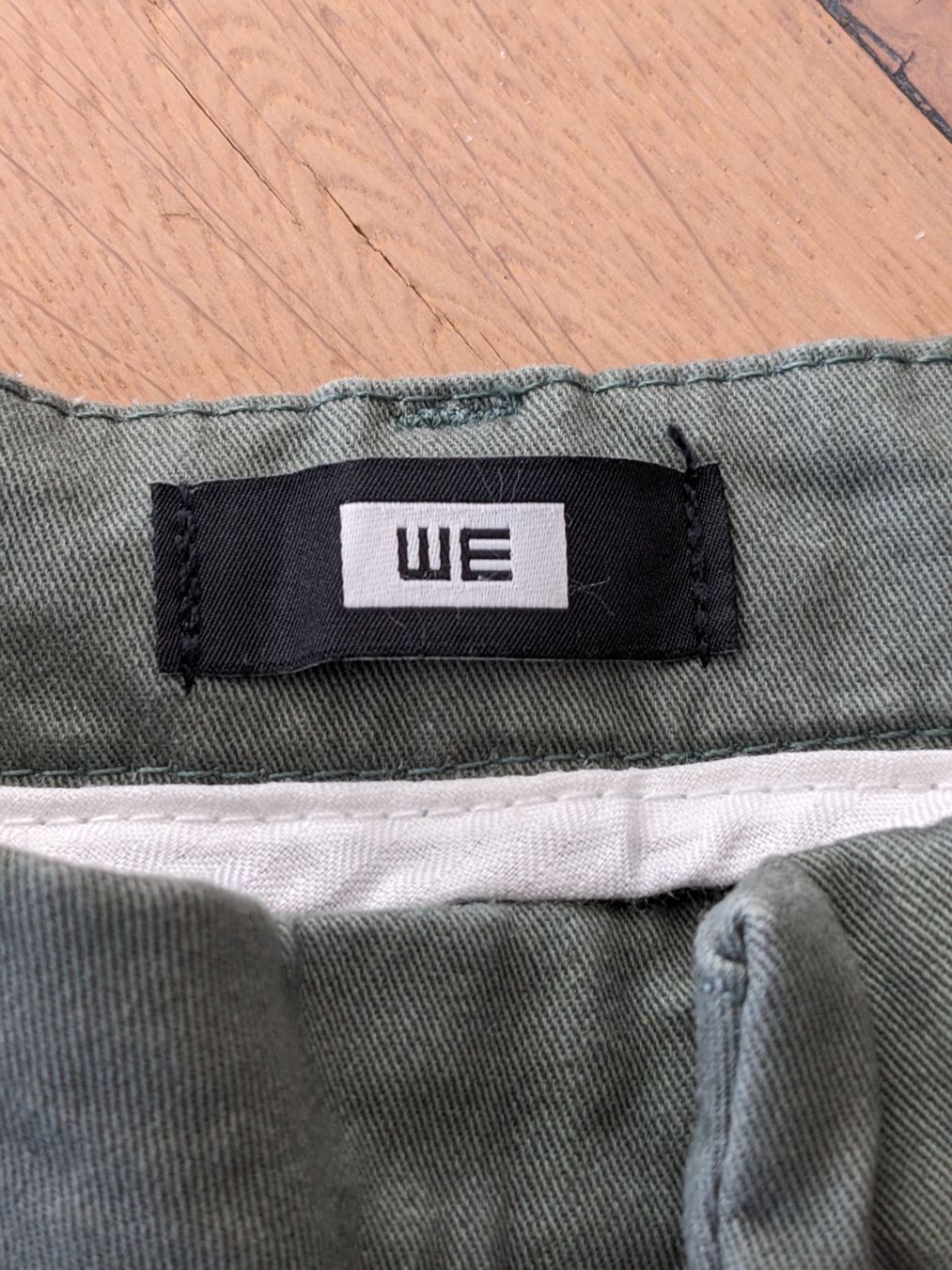 Pantaloni: Herrenhose Olive – Usato da Trachslau venduto da Tijneee 1