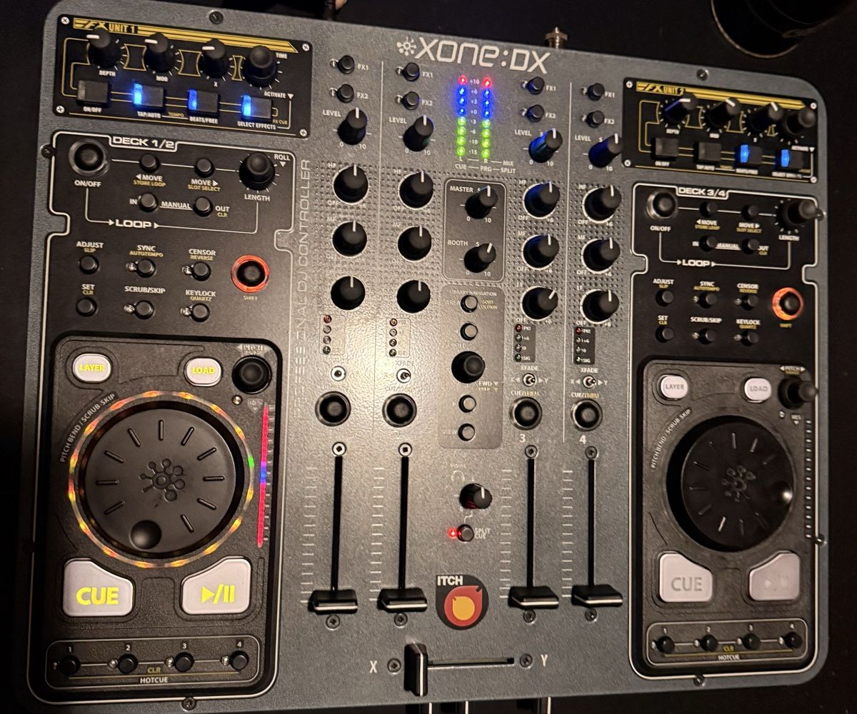 Allen & Heath Platines de mixage: Allen & Heath Xone DX Professional DJ Controller – Neuf (Voir description) à Rothenthurm par JanFuechslin