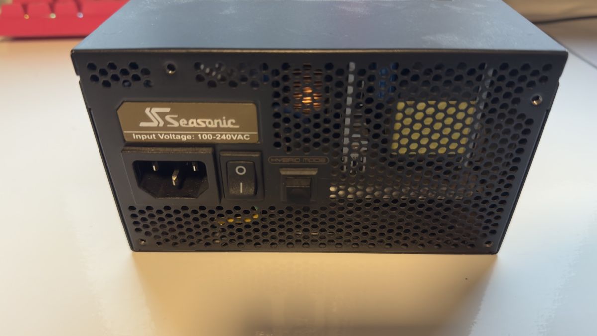 Seasonic Componenti elettronici: Sea Sonic 850W Gold+ Netzteil  – Usato da Brugg AG venduto da KOL2555
