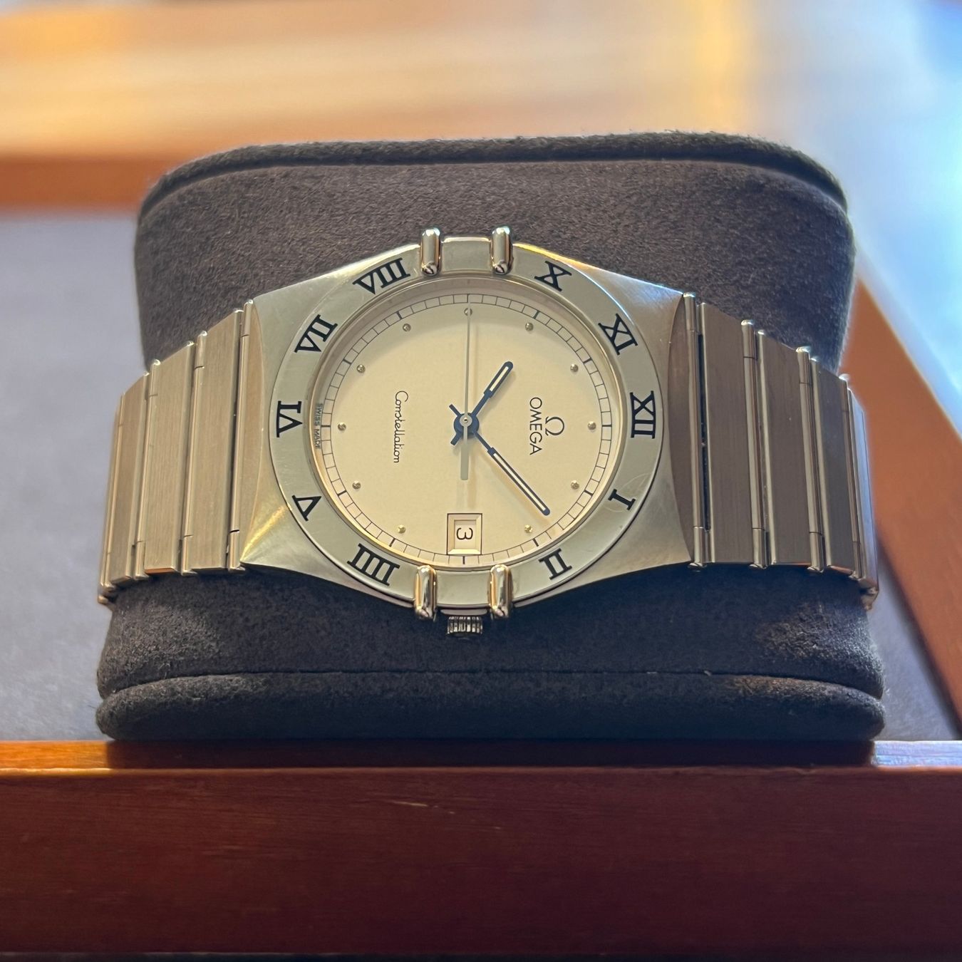 Omega Orologi: Omega Constellation Silver Dial Quartz Date 1510.3 – Usato da Carouge GE venduto da Watchaser 6