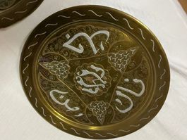 2 Messingteller mit orientalischem Motiven