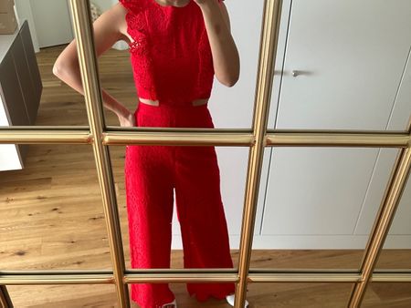 Overall mit Lochstickerei