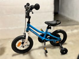 Vélo enfant bleu California 12 pouces avec stabilisateurs