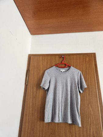 T-shirt COS gris en coton, tailleS/M, parfait pour l'été!