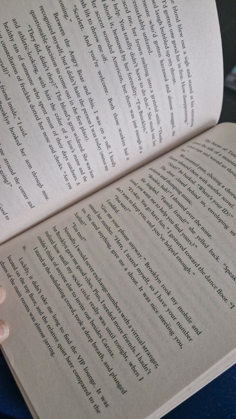 Bücher: The striker, Ana Huang – Gebraucht aus altishofen von Nippo 2