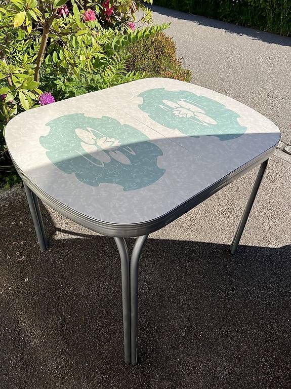 Set di tavolo e panche: American Diner Tisch mit 3 Stühlen (Originalware) – Usato da Kirchberg venduto da mausmaaaki