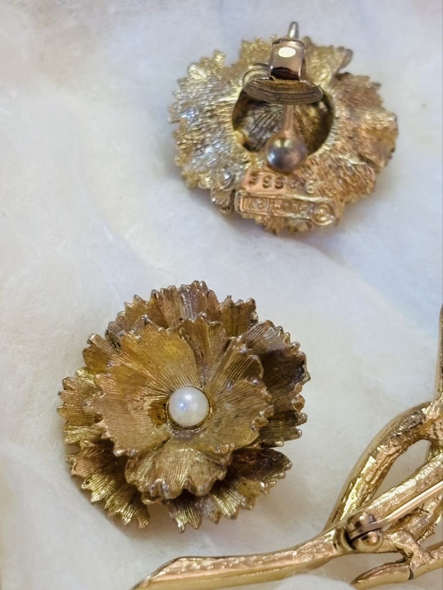 Altri gioielli: Set Vintage BOUCHER Fiore Dorato con Perla e Clip Orecchie – Usato da Wallisellen venduto da nick_1976blu 2