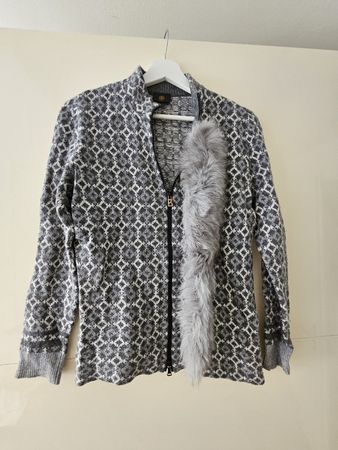Bogner Strickjacke grau mit Pelzbesatz Grösse 40